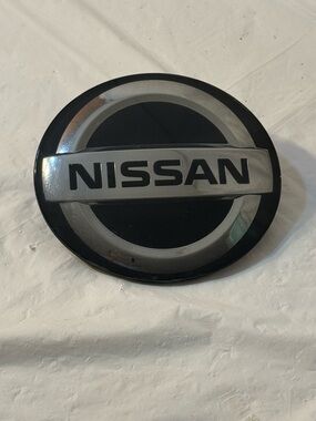 2020-2023 Nissan Altima front grille emblem badge